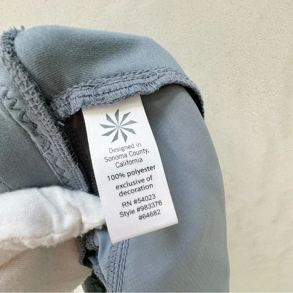 ATHLETA || Sport Short Performance Fabric Back Zippered Pocket - Picture 8 of 10